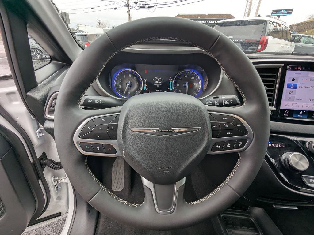 Thumbnail: 2025 Chrysler Pacifica - 17