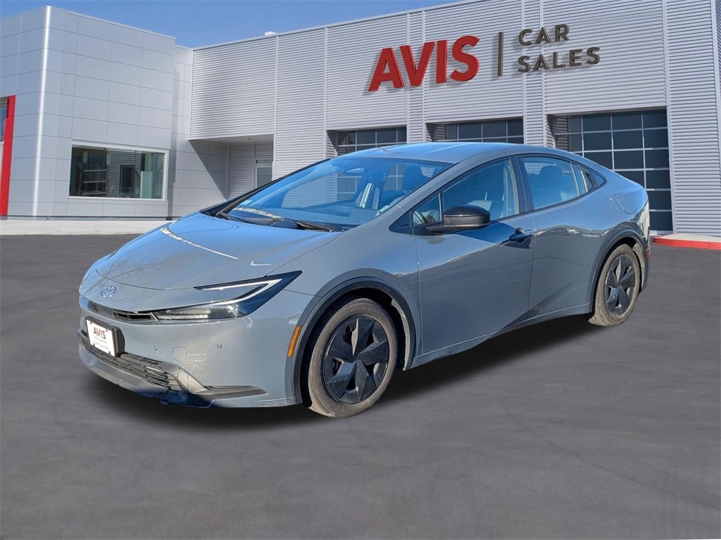 2024 Toyota Prius LE's photo