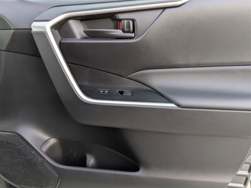 Thumbnail: 2025 Toyota RAV4 - 34