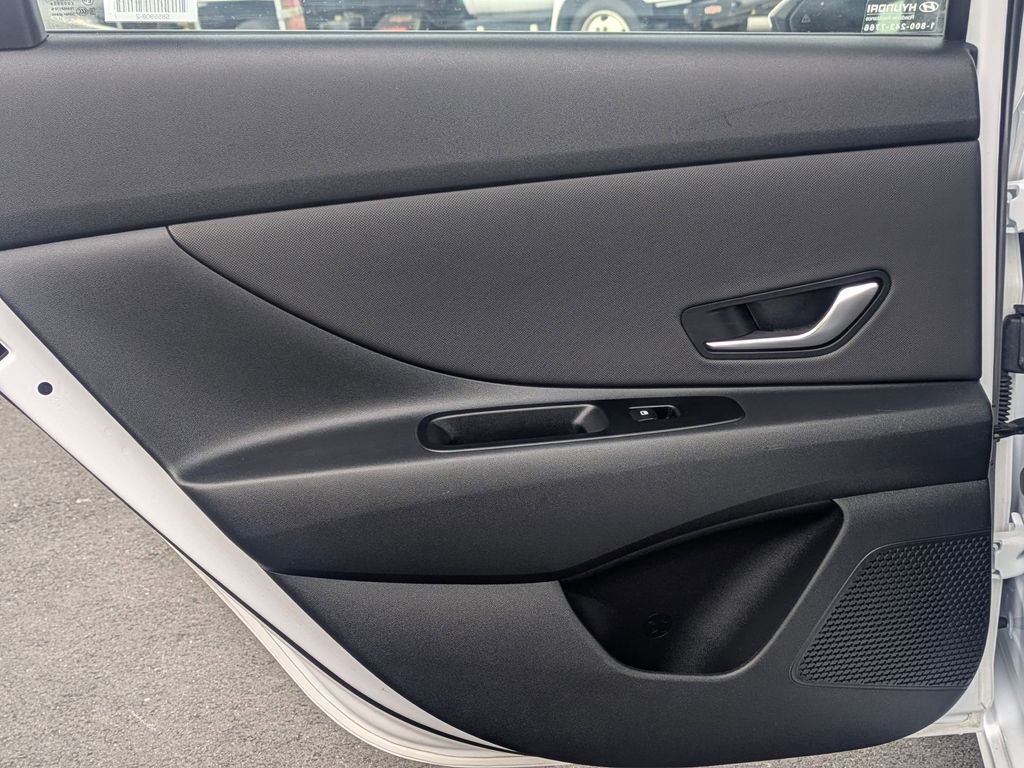 Thumbnail: 2025 Hyundai Elantra - 32