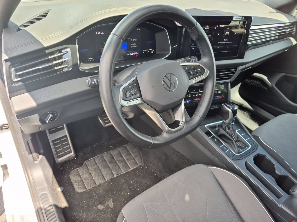 Thumbnail: 2025 Volkswagen Jetta - 15