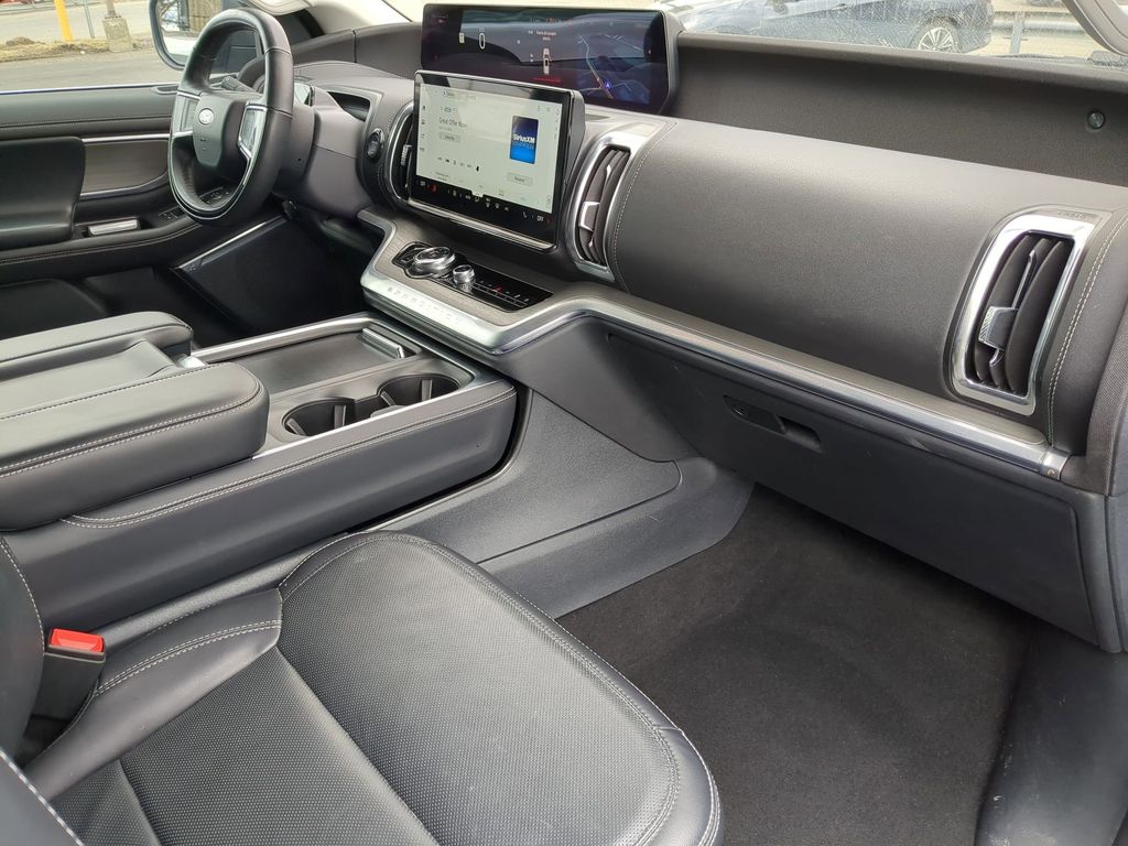 Thumbnail: 2025 Ford Expedition - 33