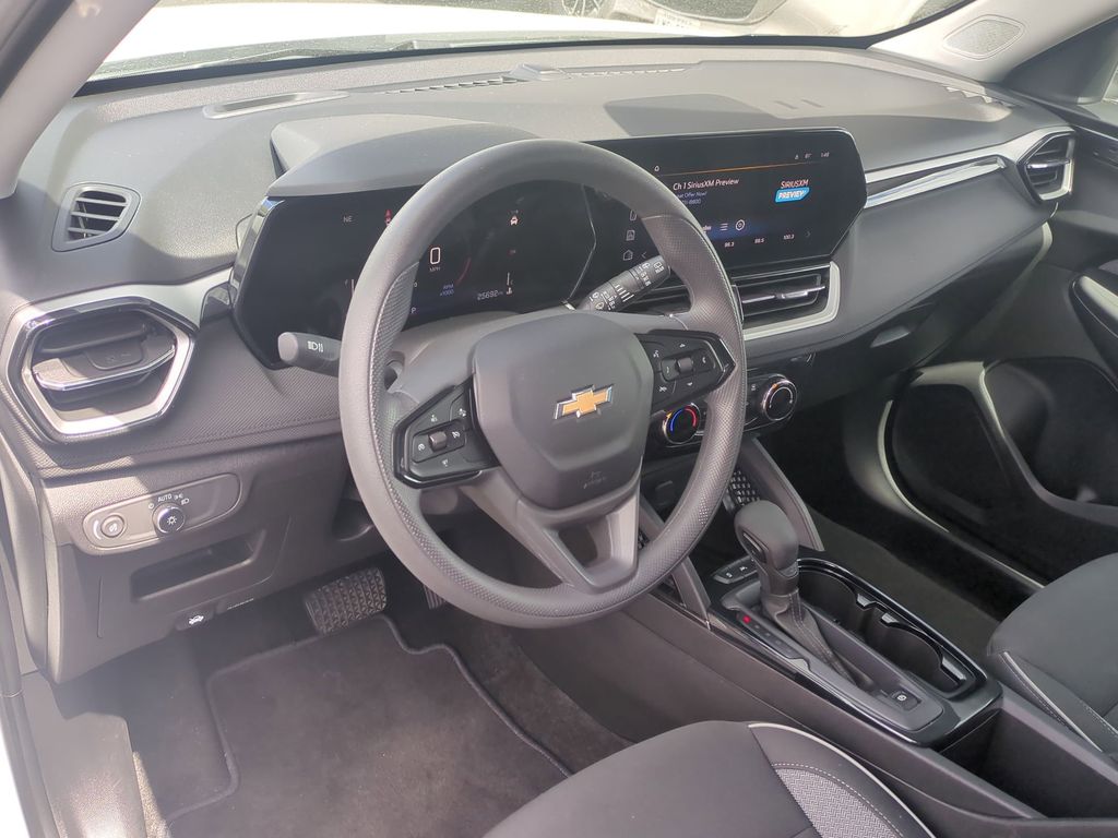 Thumbnail: 2025 Chevrolet TrailBlazer - 13