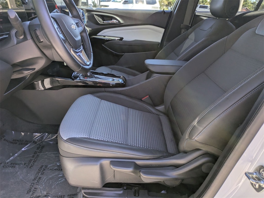 Thumbnail: 2025 Chevrolet Trax - 24