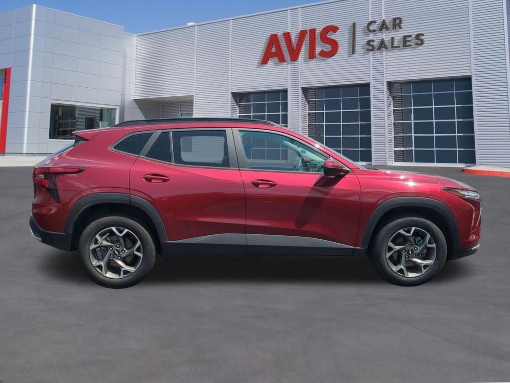 Thumbnail: 2025 Chevrolet Trax - 5