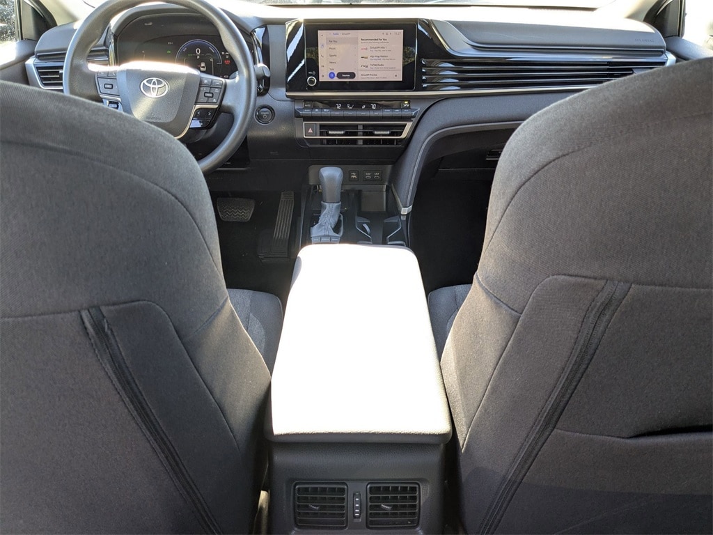 Thumbnail: 2025 Toyota Camry - 31