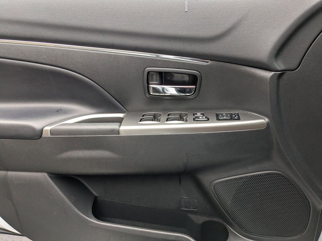 Thumbnail: 2025 Mitsubishi Outlander Sport - 11