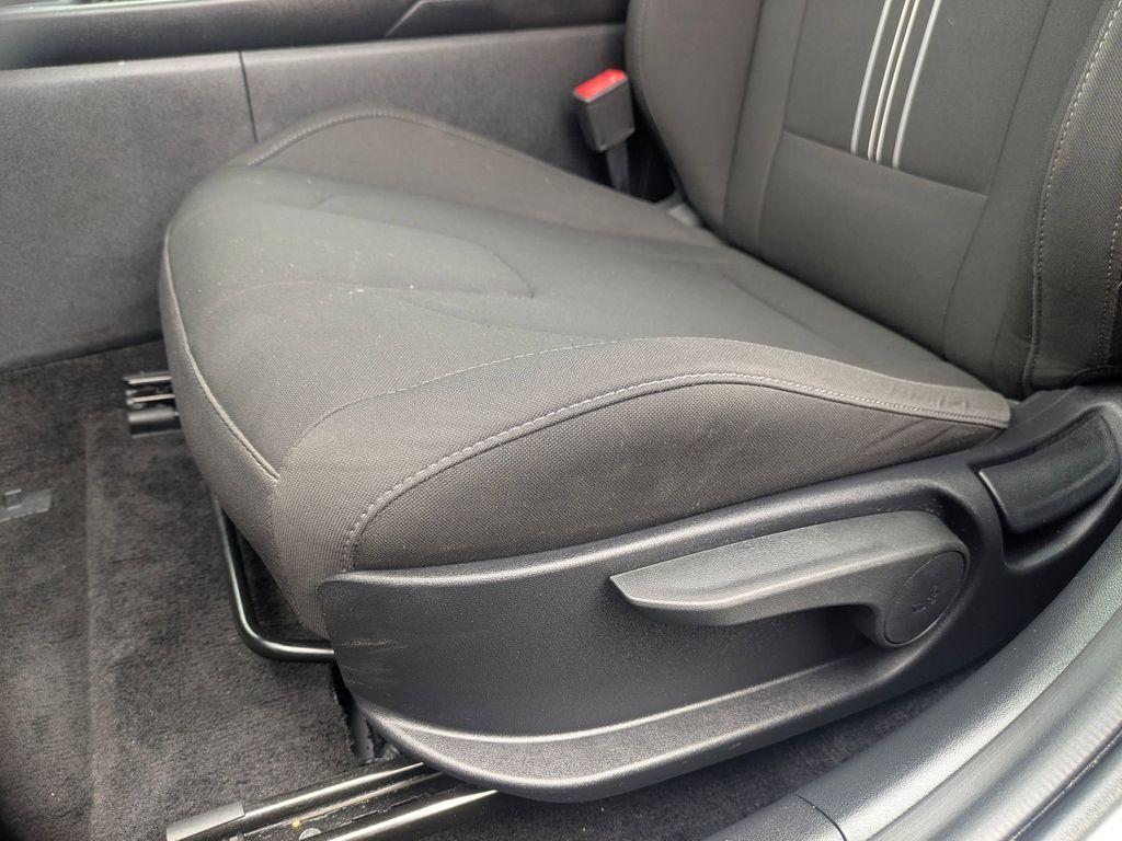 Thumbnail: 2025 Hyundai Elantra - 17