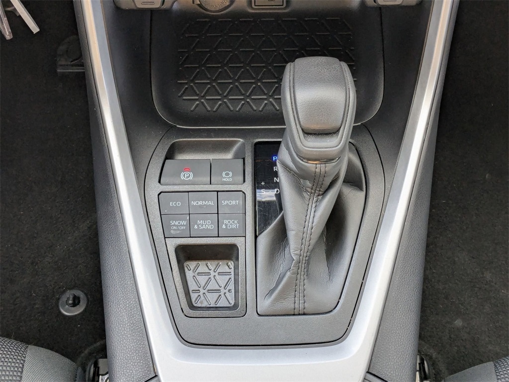 Thumbnail: 2025 Toyota RAV4 - 28