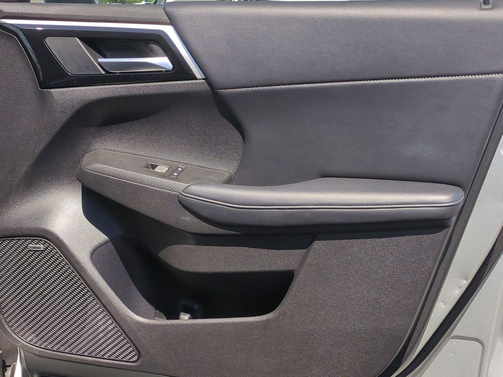 Thumbnail: 2025 Mitsubishi Outlander - 34