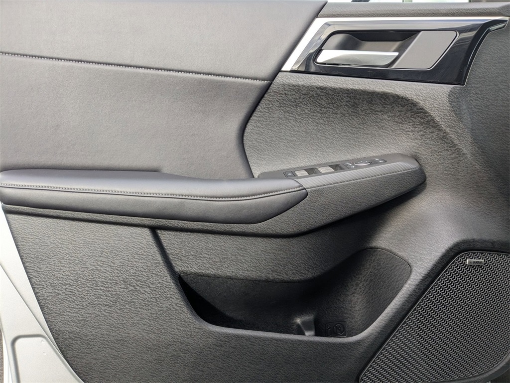 Thumbnail: 2025 Mitsubishi Outlander - 13