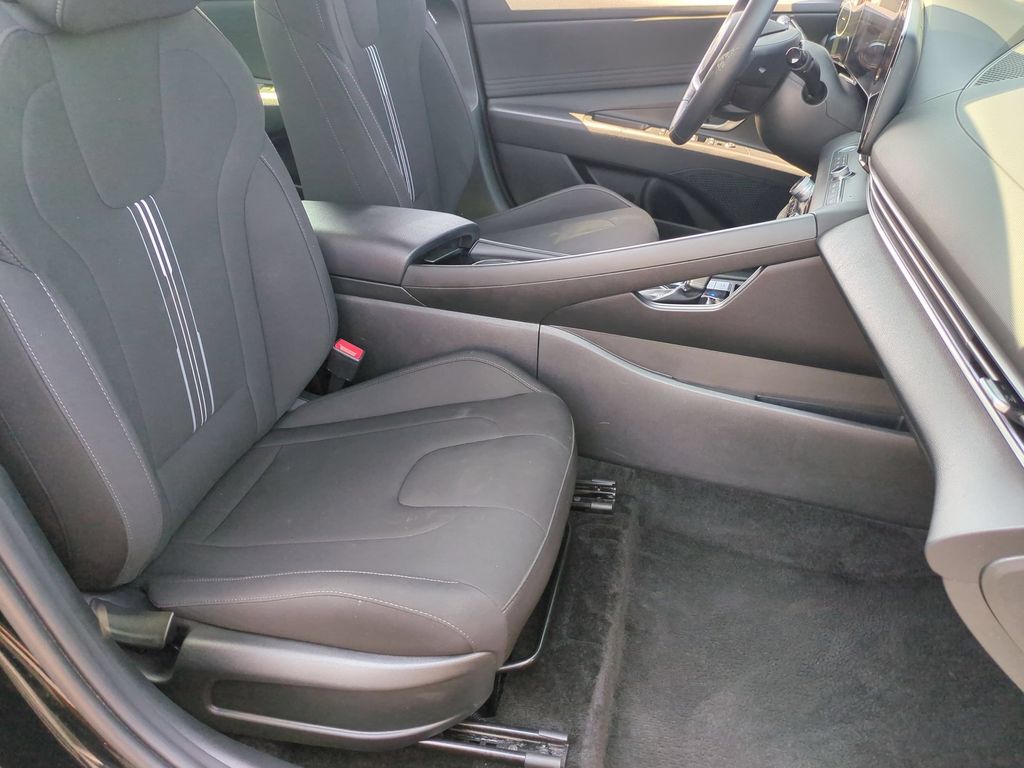 Thumbnail: 2025 Hyundai Elantra - 31