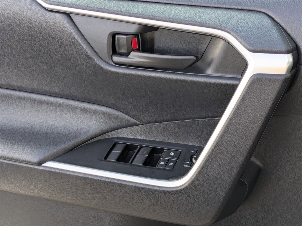 Thumbnail: 2025 Toyota RAV4 - 17