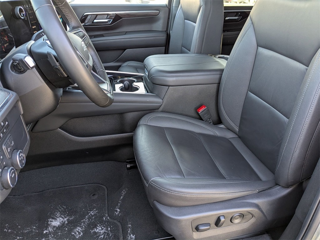 Thumbnail: 2025 Chevrolet Suburban - 18