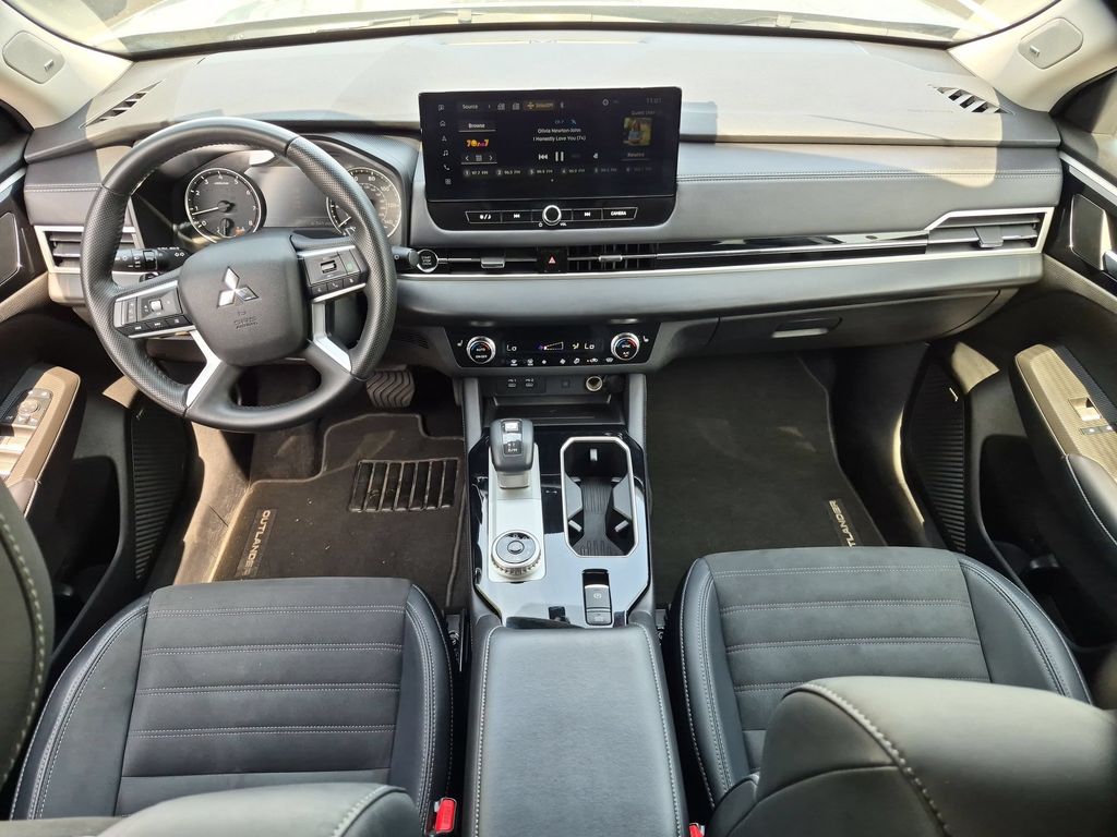 Thumbnail: 2025 Mitsubishi Outlander - 26