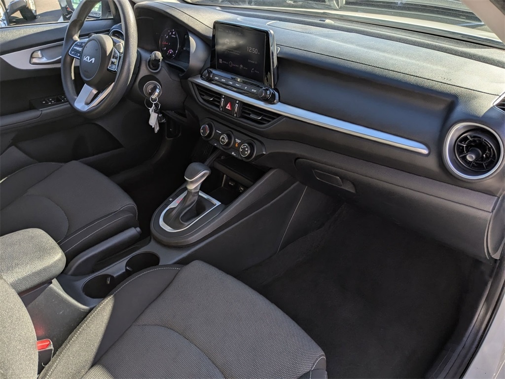 Thumbnail: 2024 Kia Forte - 32