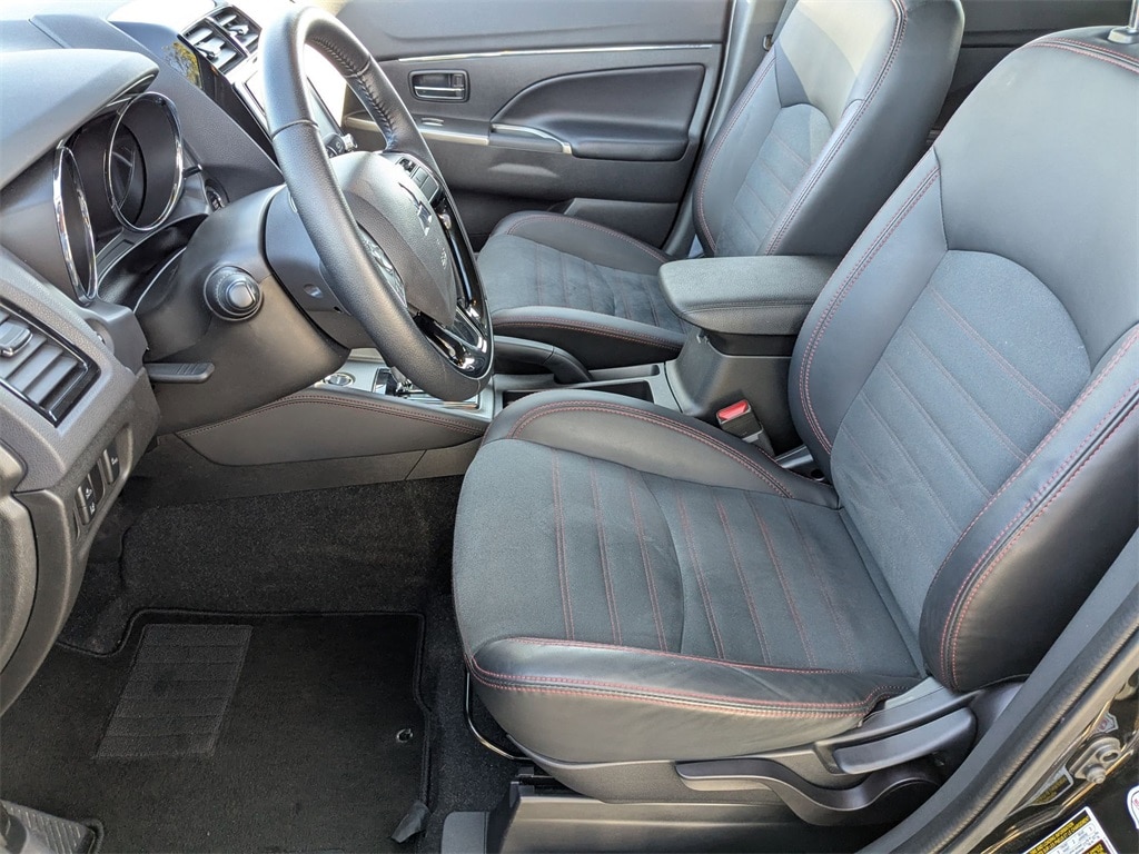 Thumbnail: 2025 Mitsubishi Outlander Sport - 17