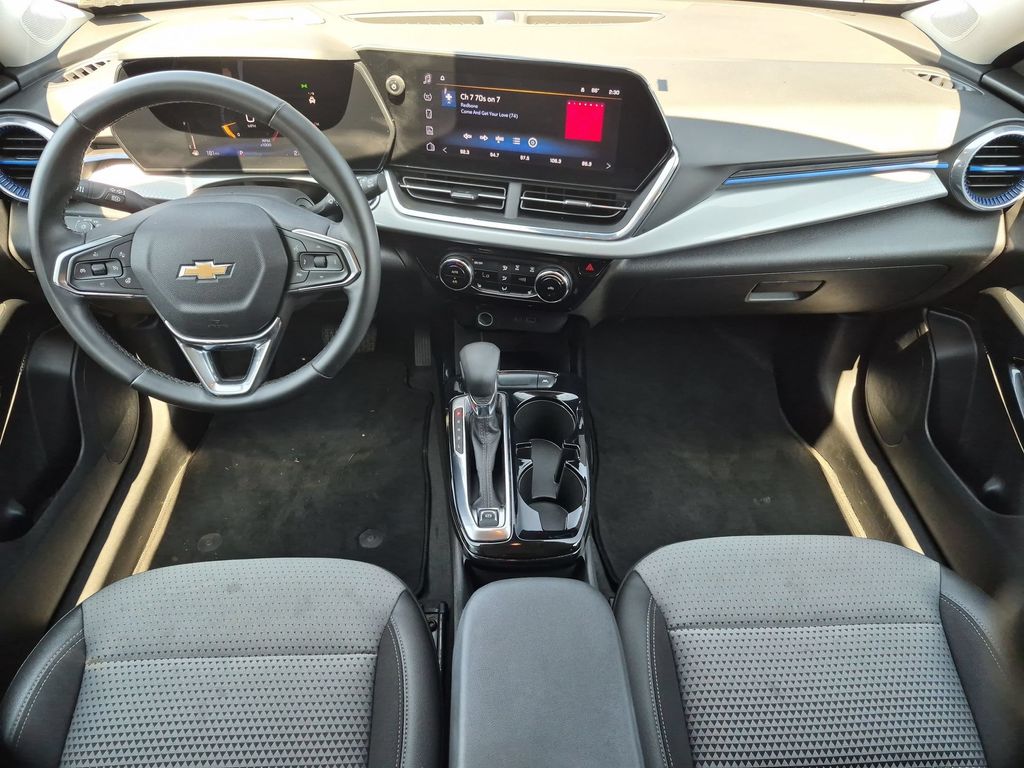 Thumbnail: 2025 Chevrolet Trax - 25
