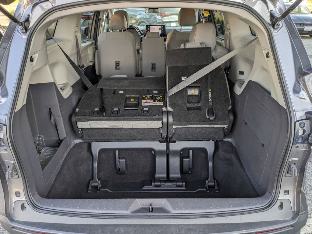 Thumbnail: 2022 Toyota Sienna - 28