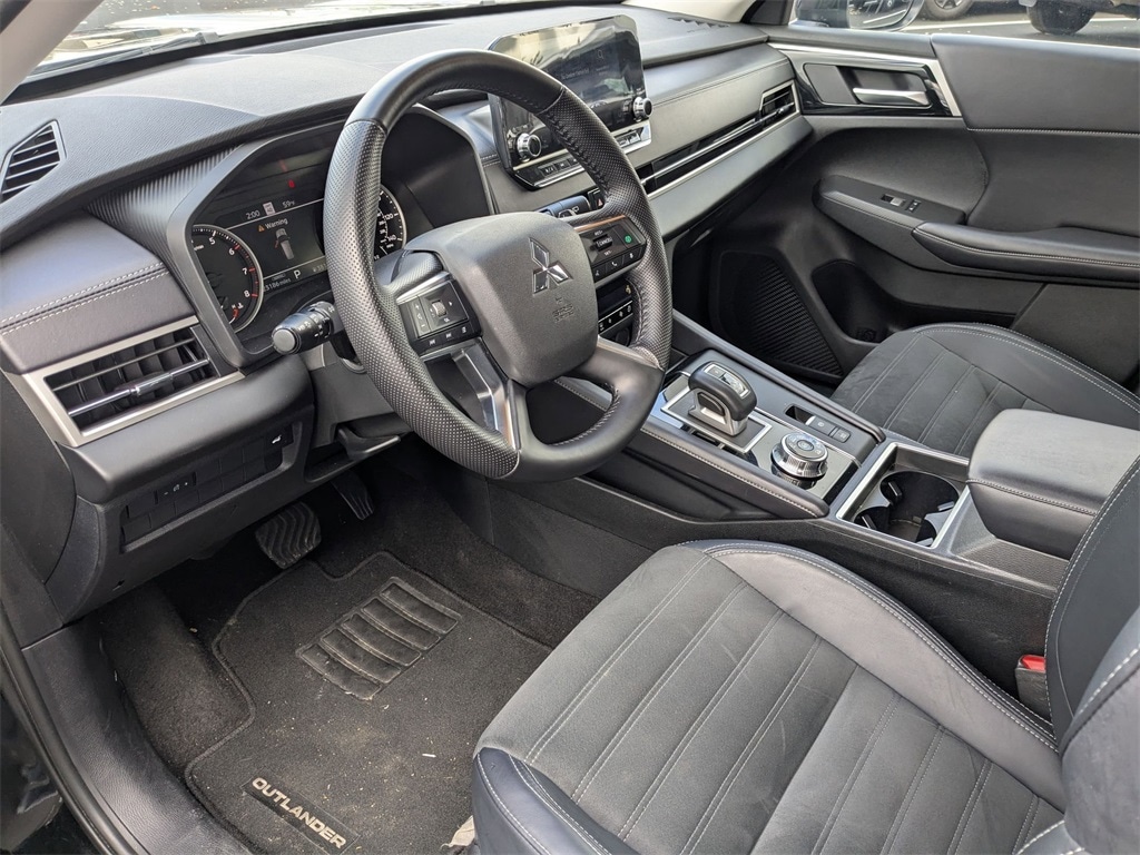 Thumbnail: 2024 Mitsubishi Outlander - 17