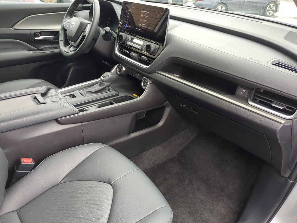 Thumbnail: 2025 Toyota Grand Highlander - 33