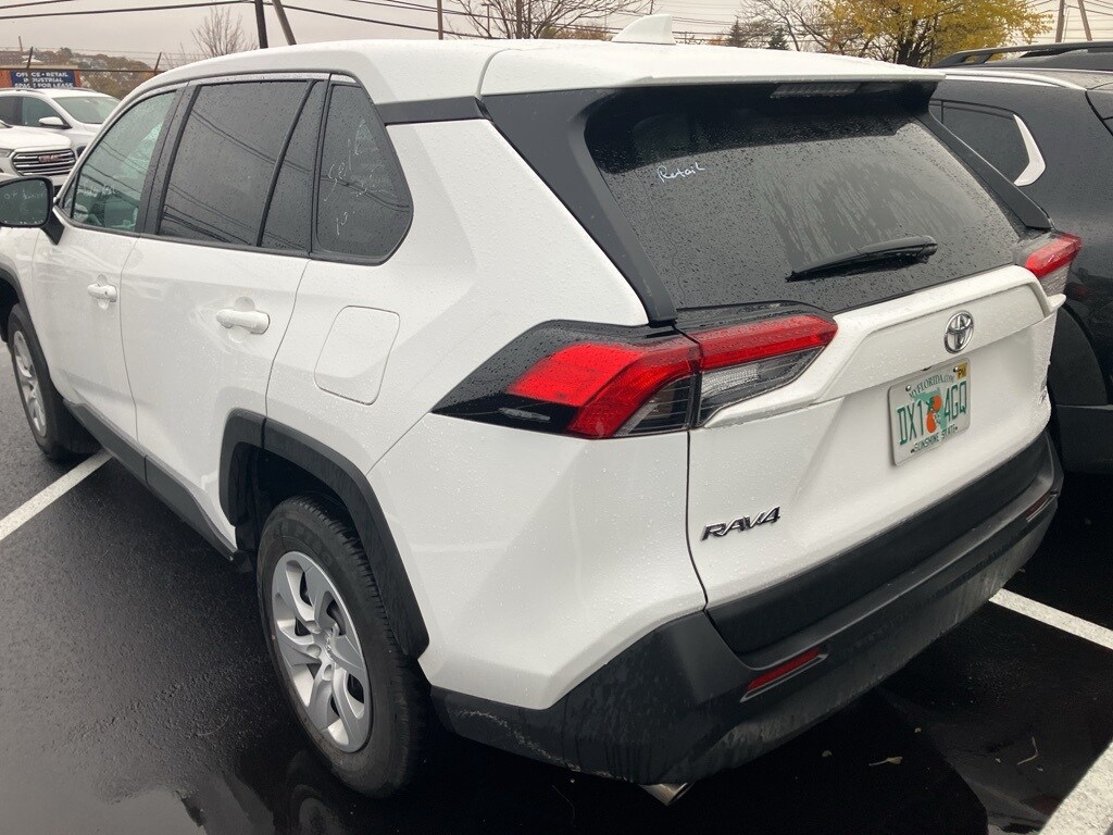 2024 Toyota RAV4 LE photo 4