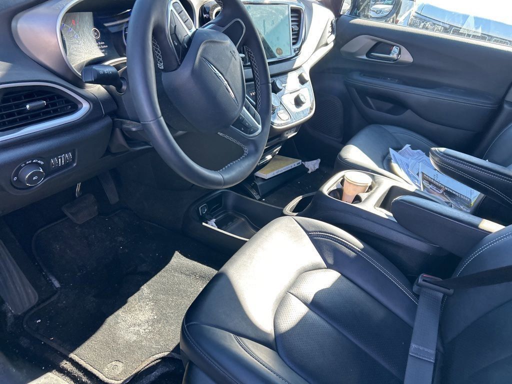 Thumbnail: 2025 Chrysler Pacifica - 7