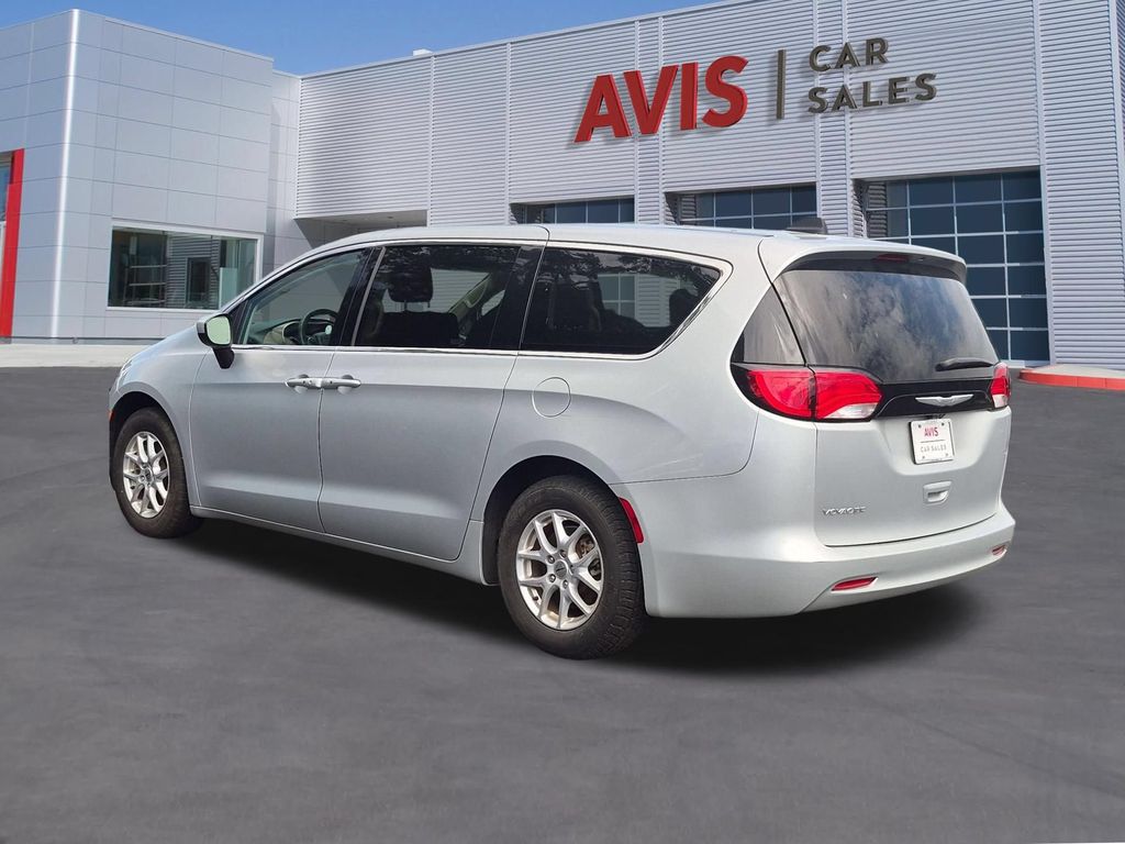 Thumbnail: 2023 Chrysler Voyager - 9