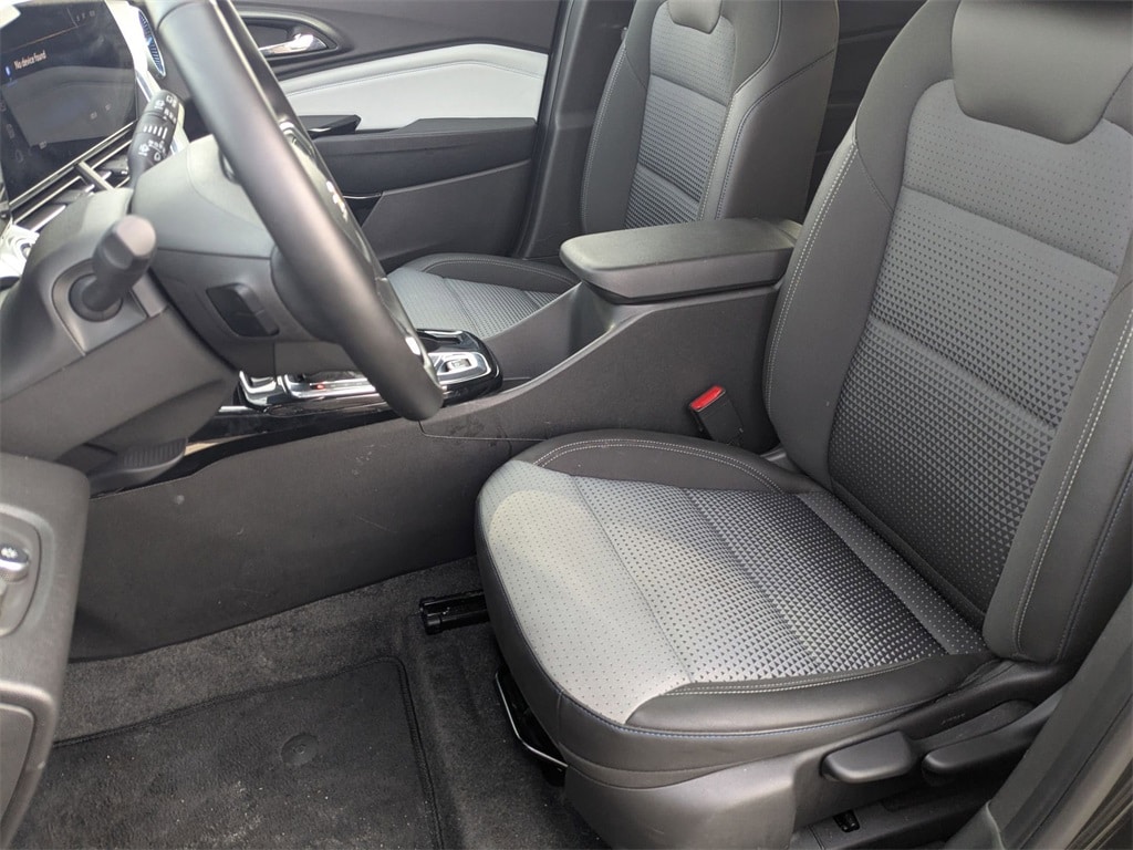 Thumbnail: 2025 Chevrolet Trax - 17