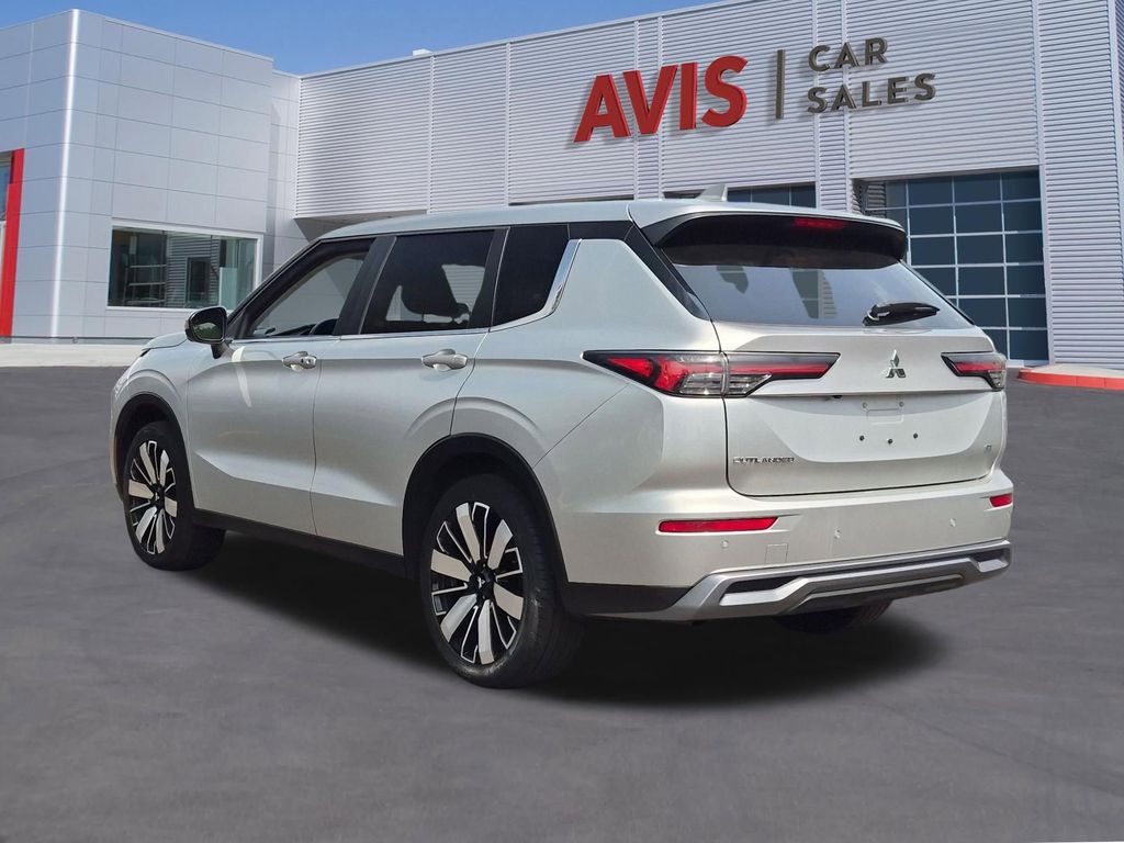 Thumbnail: 2025 Mitsubishi Outlander - 9