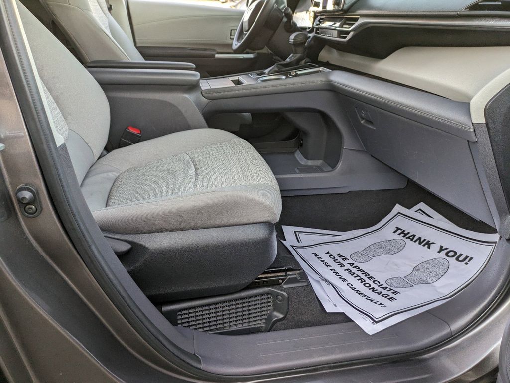 Thumbnail: 2022 Toyota Sienna - 30