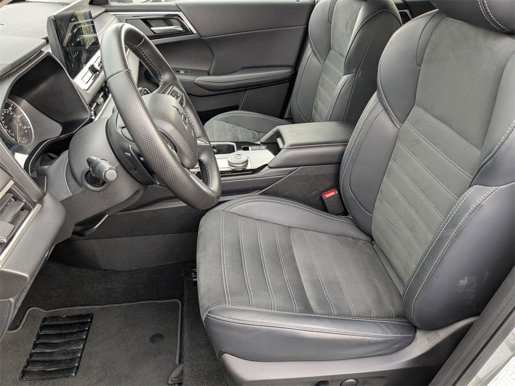 Thumbnail: 2025 Mitsubishi Outlander - 17