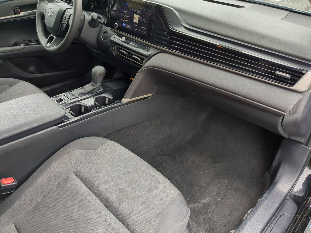 Thumbnail: 2025 Toyota Camry - 31