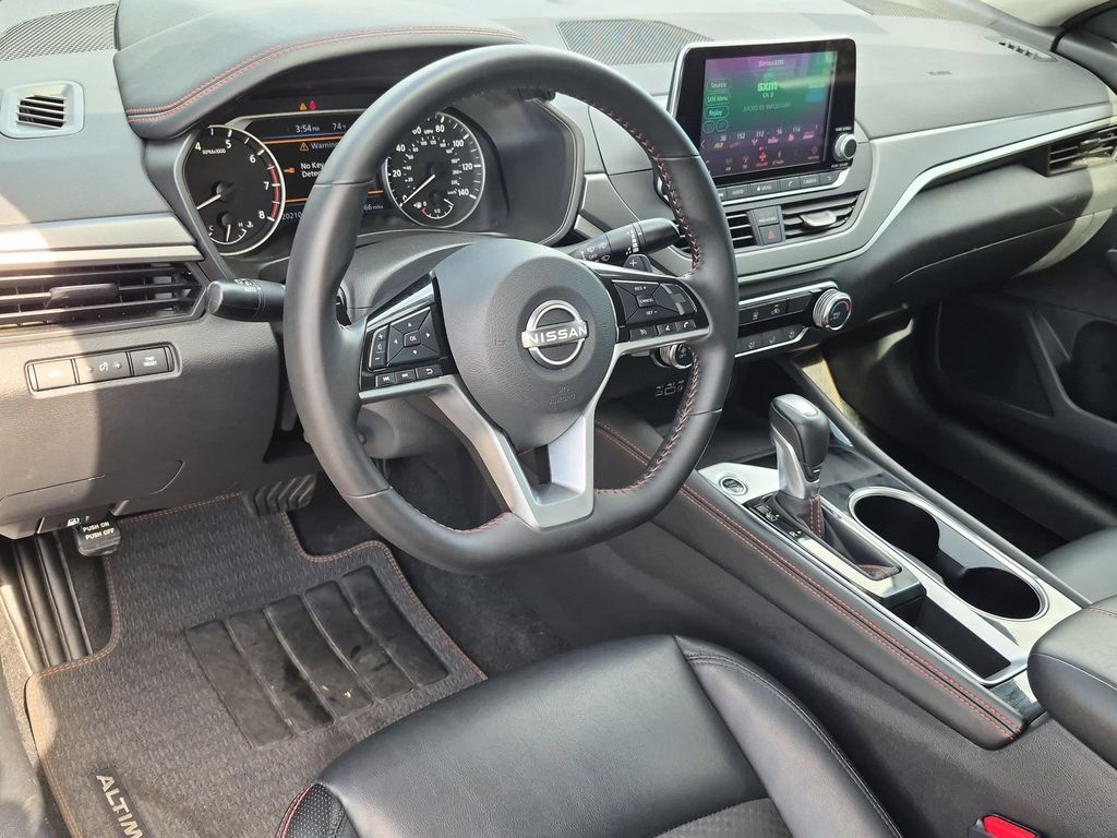2025 Nissan Altima SR - Photo 15