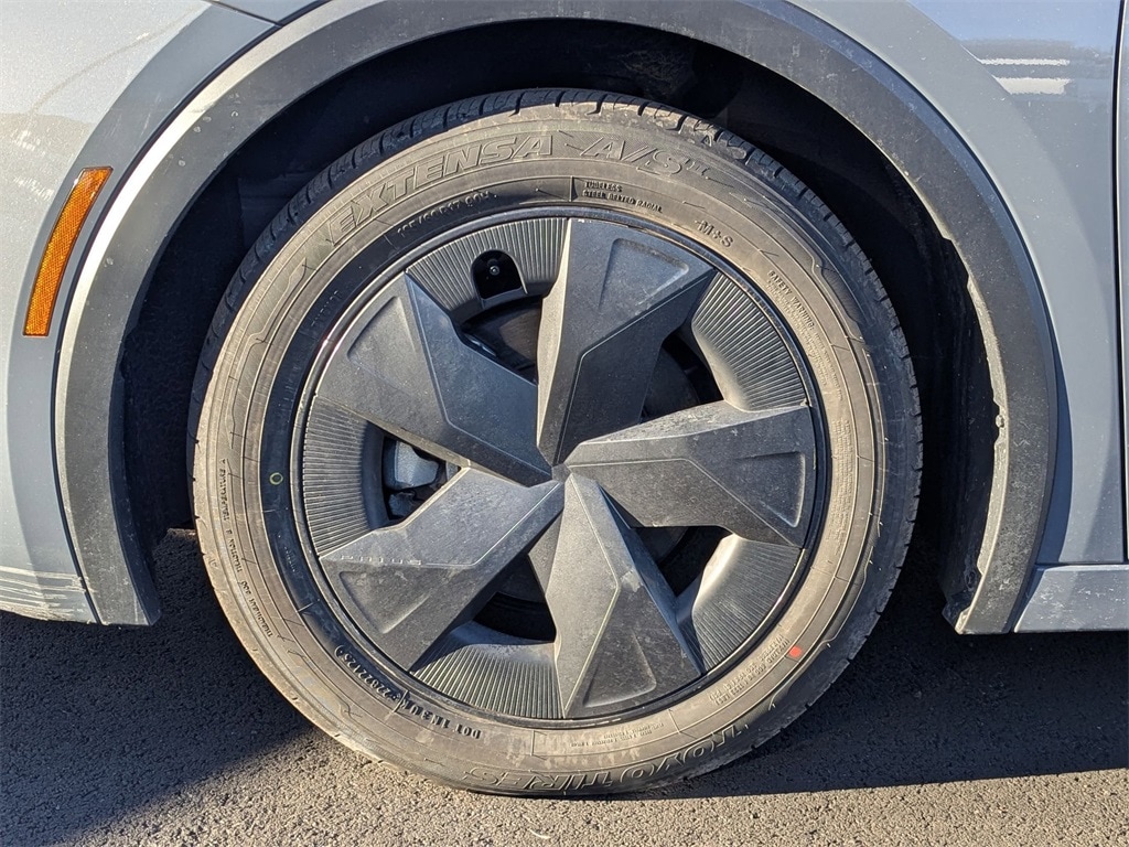 Thumbnail: 2024 Toyota Prius - 11