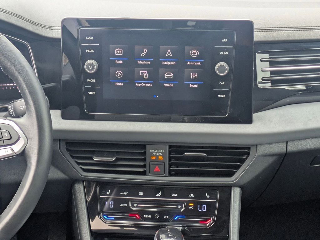 Thumbnail: 2025 Volkswagen Jetta - 32