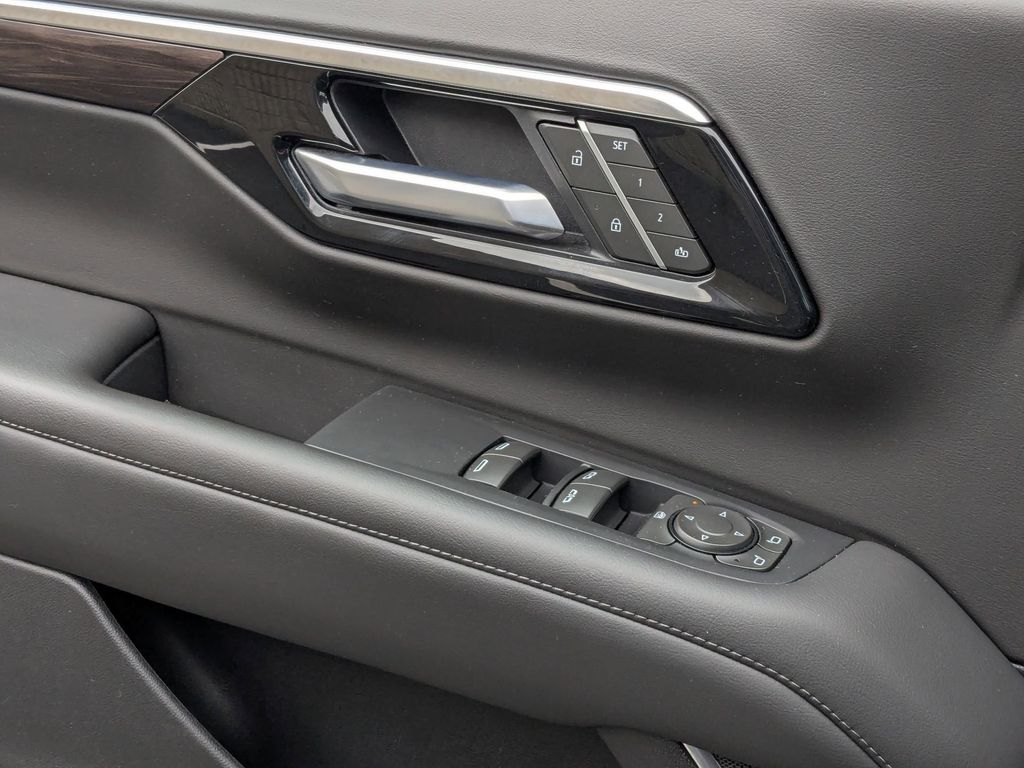 Thumbnail: 2025 Chevrolet Tahoe - 13