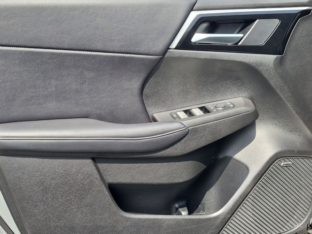 Thumbnail: 2025 Mitsubishi Outlander - 11