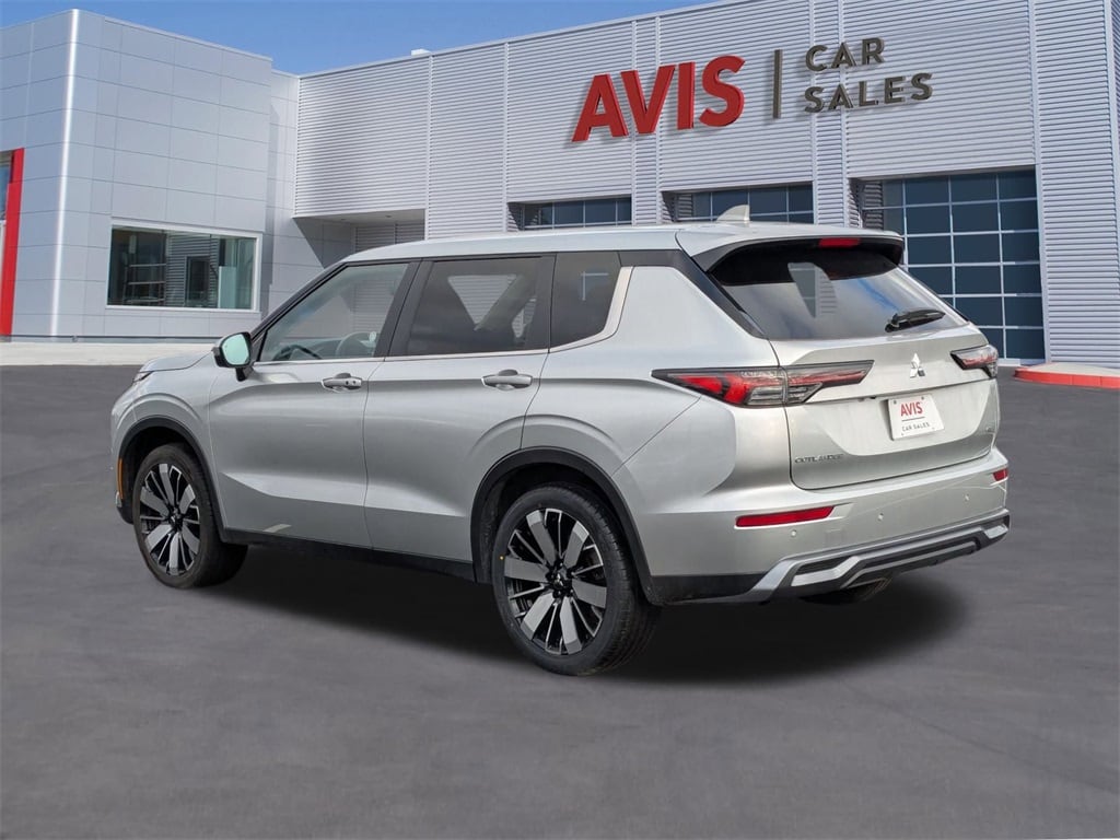 Thumbnail: 2025 Mitsubishi Outlander - 3