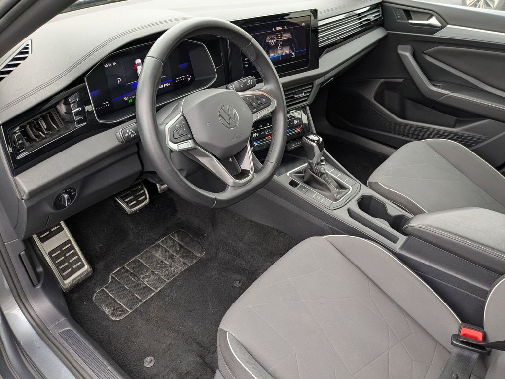 Thumbnail: 2025 Volkswagen Jetta - 17