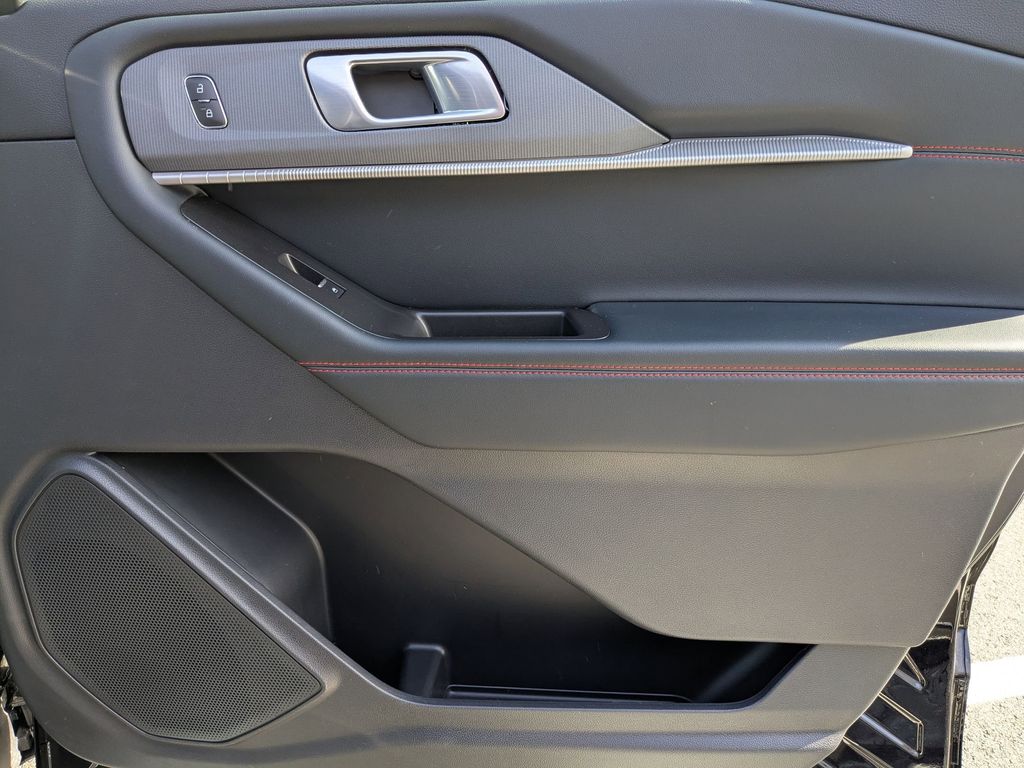 Thumbnail: 2025 Ford Explorer - 32