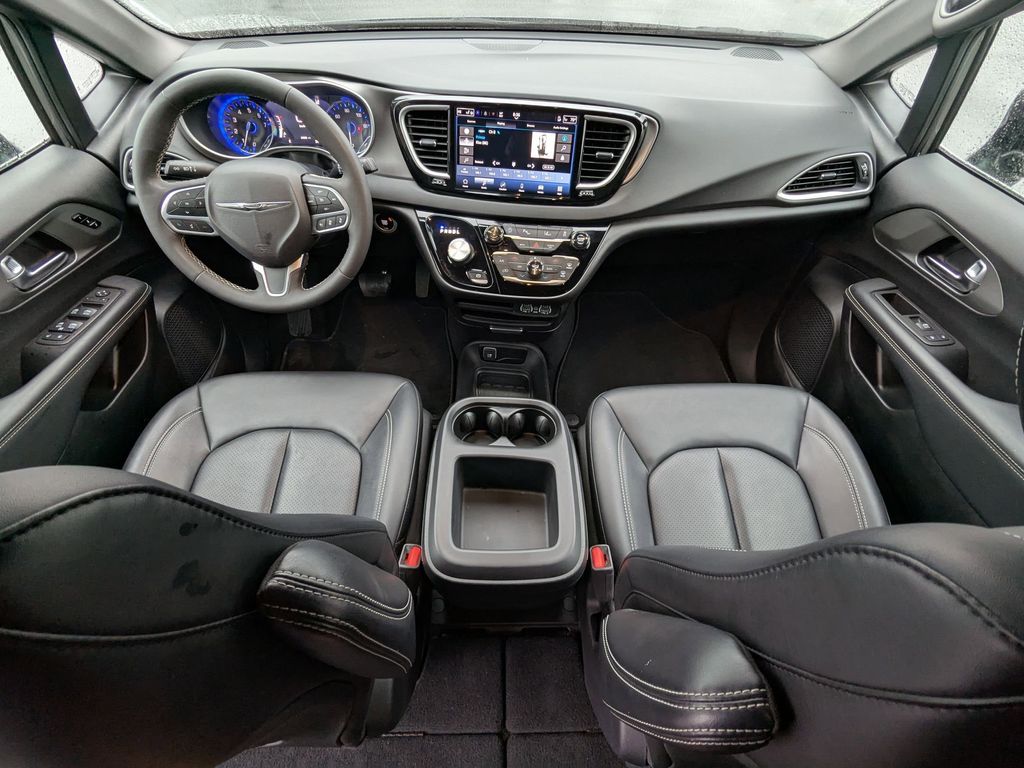 Thumbnail: 2025 Chrysler Pacifica - 27