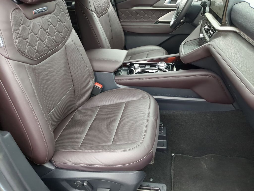 Thumbnail: 2025 Ford Explorer - 32