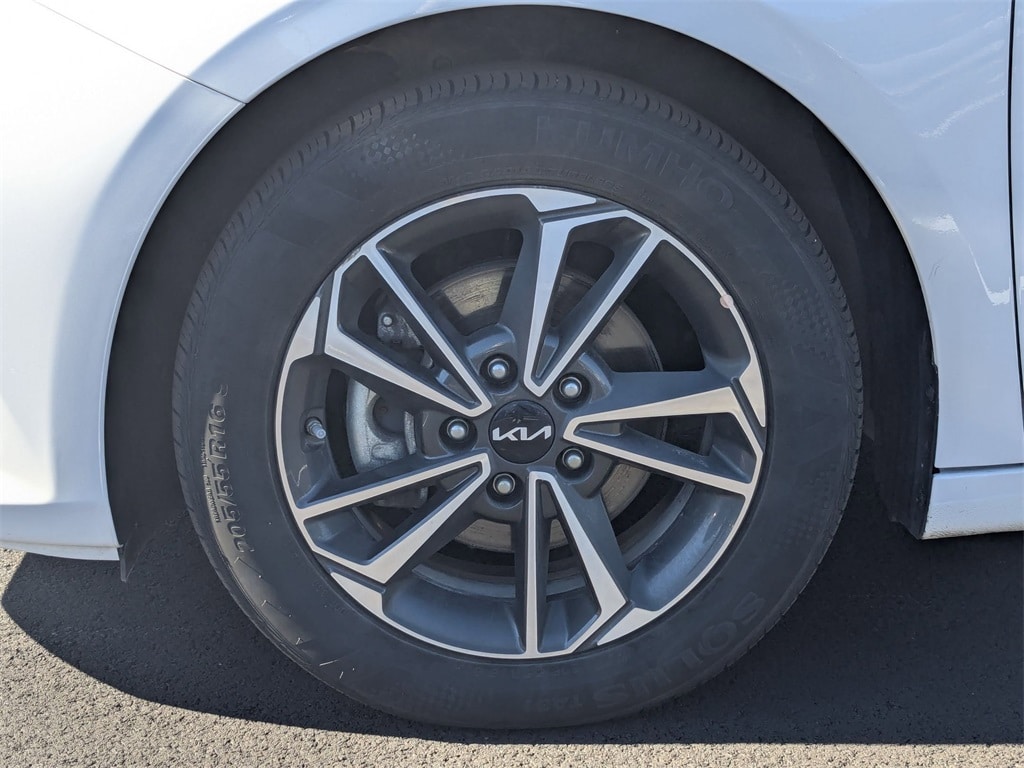 Thumbnail: 2024 Kia Forte - 9