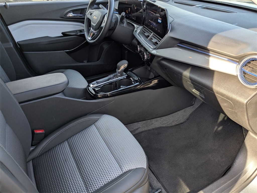 Thumbnail: 2025 Chevrolet Trax - 34