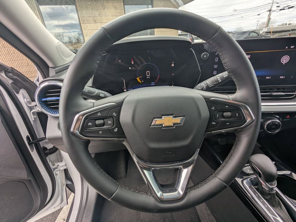 Thumbnail: 2025 Chevrolet Trax - 16