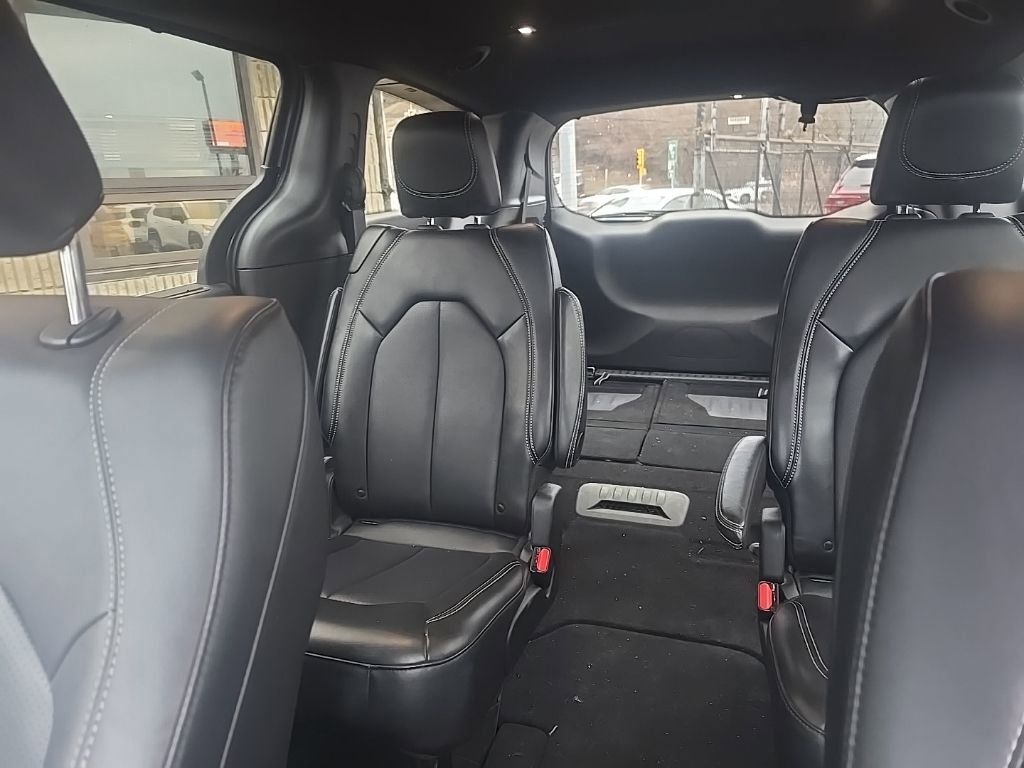 Thumbnail: 2025 Chrysler Pacifica - 6