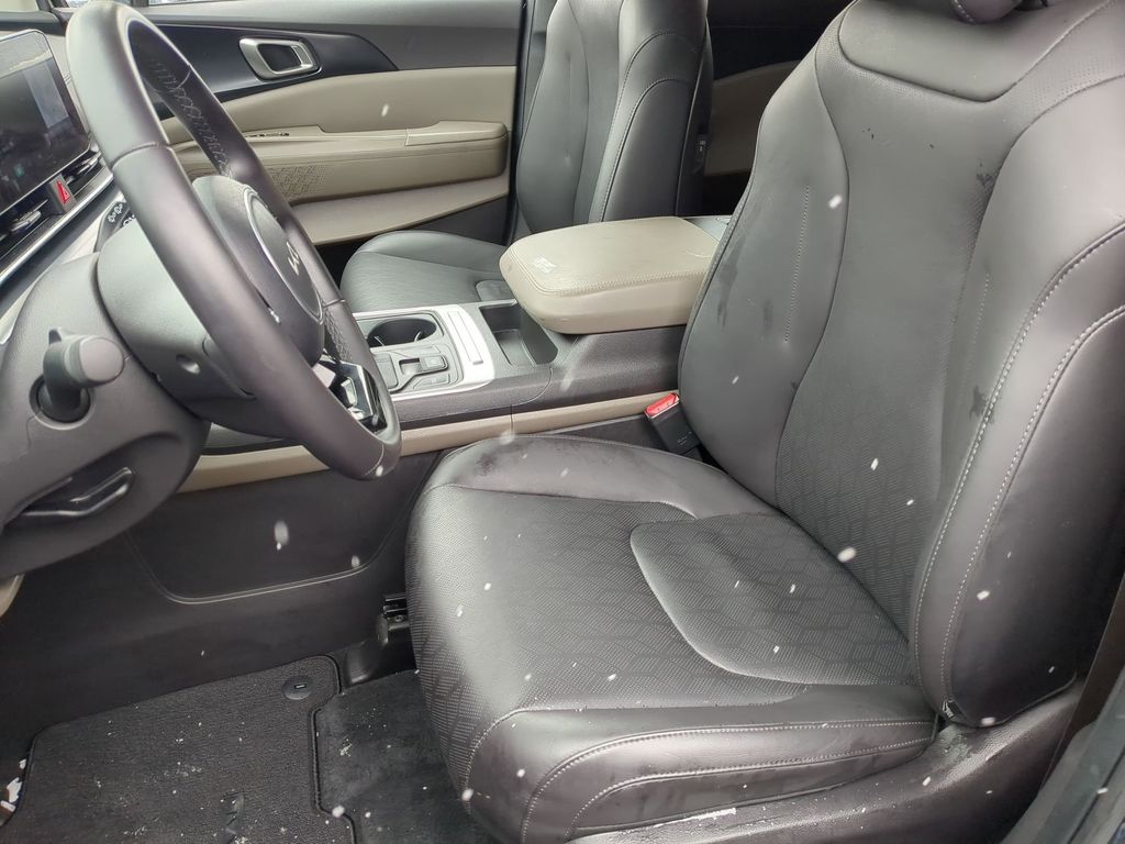 Thumbnail: 2025 Kia Carnival - 24