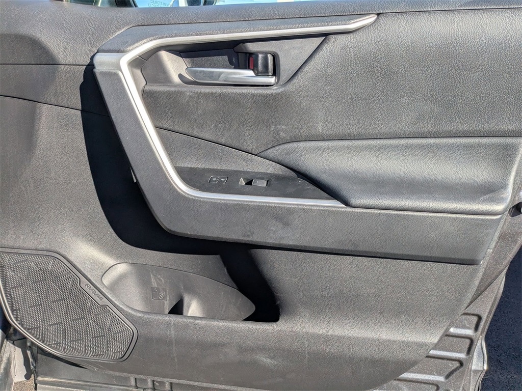 Thumbnail: 2025 Toyota RAV4 - 32