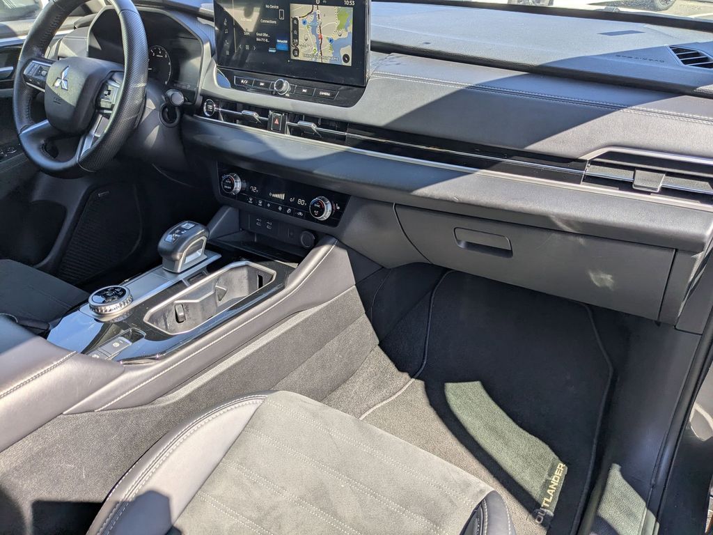 Thumbnail: 2025 Mitsubishi Outlander - 34